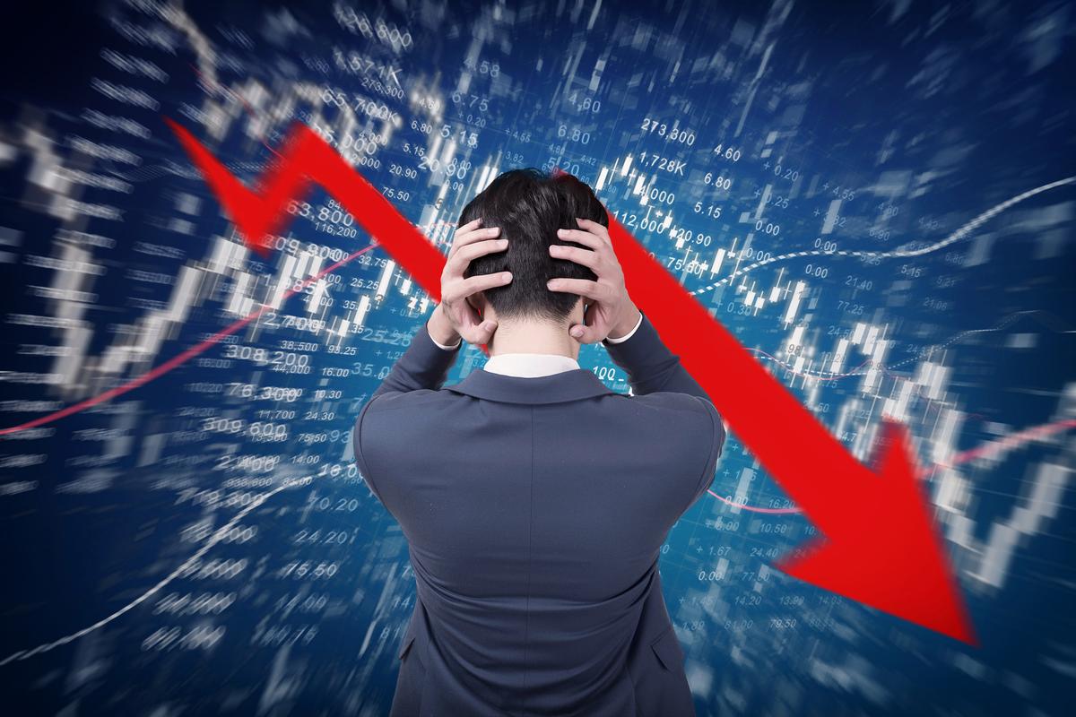 白丝小舞在我胯下娇喘 一边解内裤一边吻胸的视频